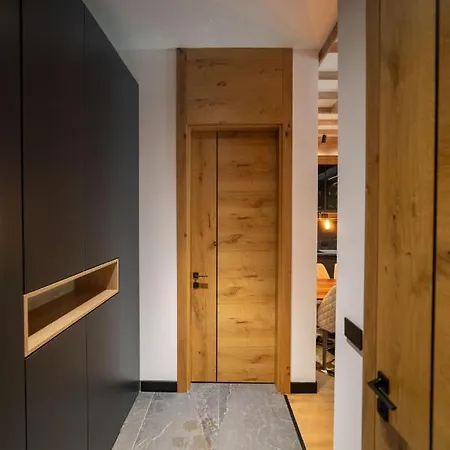 Luxury 1984 Apartment