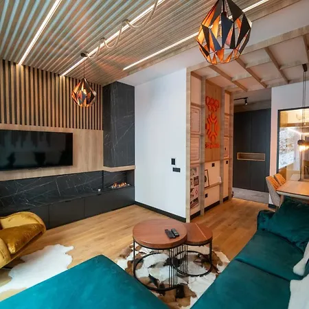 Luxury 1984 Apartment